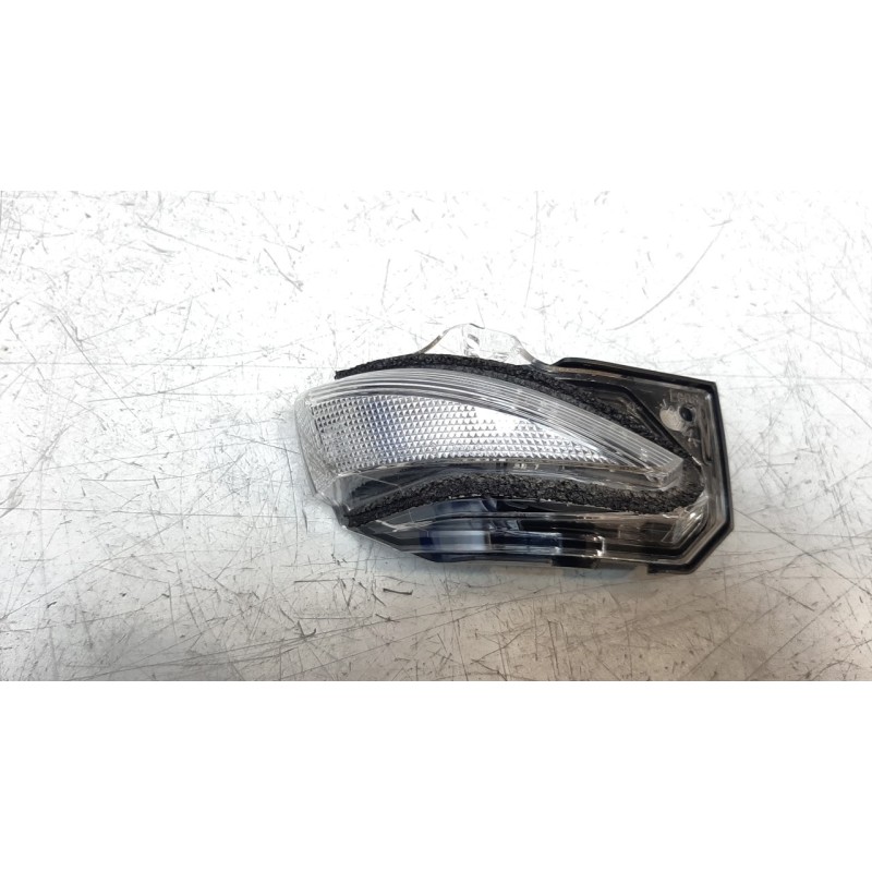 Recambio de piloto retrovisor derecho para toyota corolla (e21) hybrid style referencia OEM IAM 8173002200 108910040 TY0967415