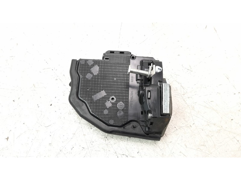 Recambio de cerradura puerta trasera derecha para toyota auris active referencia OEM IAM 6905005051  