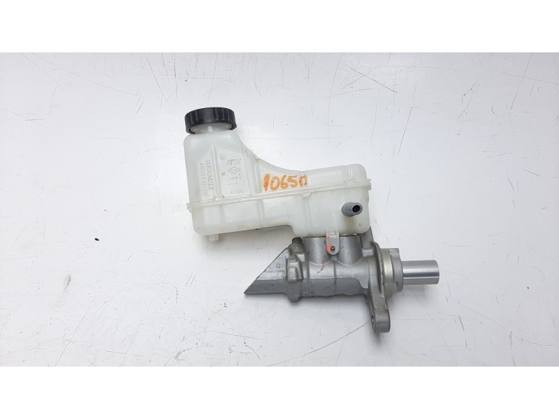 Recambio de bomba freno para renault megane iv berlina 5p 1.3 tce referencia OEM IAM 460913217R  