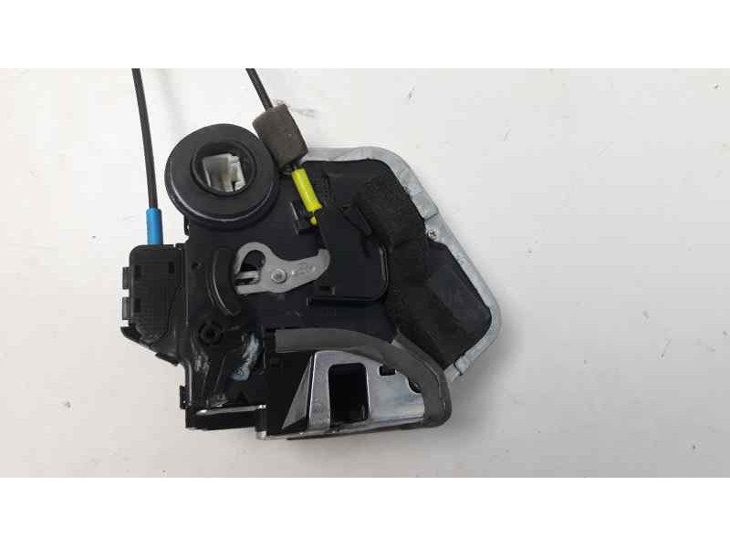 Recambio de cerradura puerta trasera derecha para lexus is200 (ds2/is2) 2.2 d-4d cat referencia OEM IAM 6905053040  