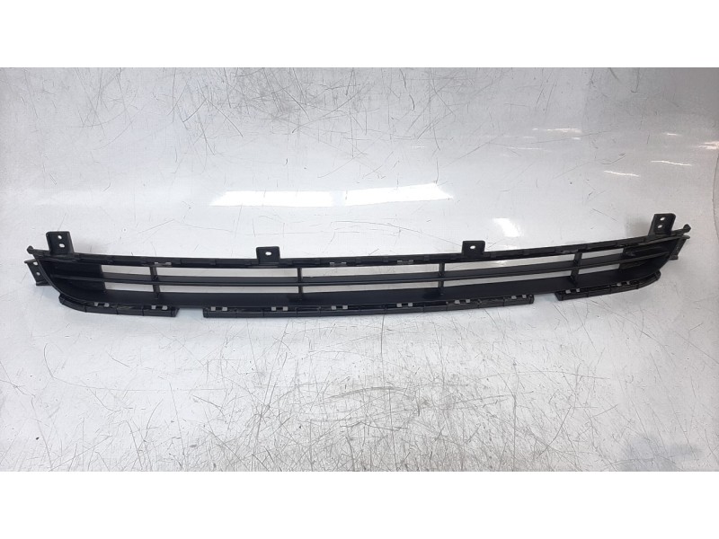 Recambio de rejilla paragolpes central para ssangyong tivoli urban 4x2 referencia OEM IAM 7876135000  