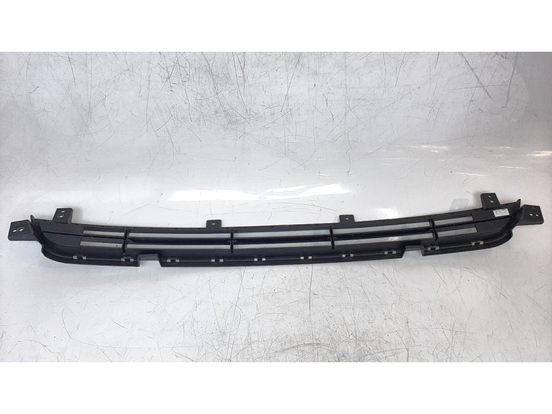 Recambio de rejilla paragolpes central para ssangyong tivoli urban 4x2 referencia OEM IAM 7876135000  