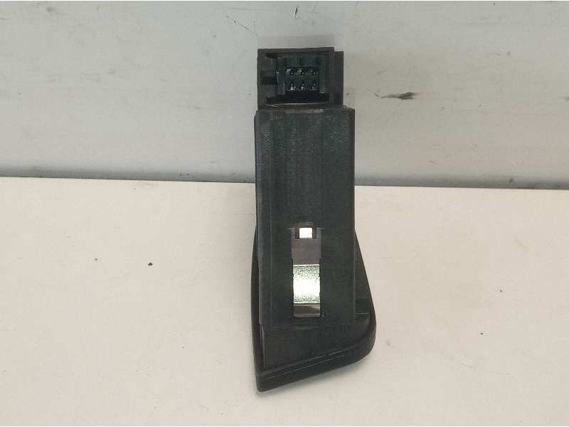 Recambio de warning para audi a4 ber. (b8) e referencia OEM IAM 8K1941509  