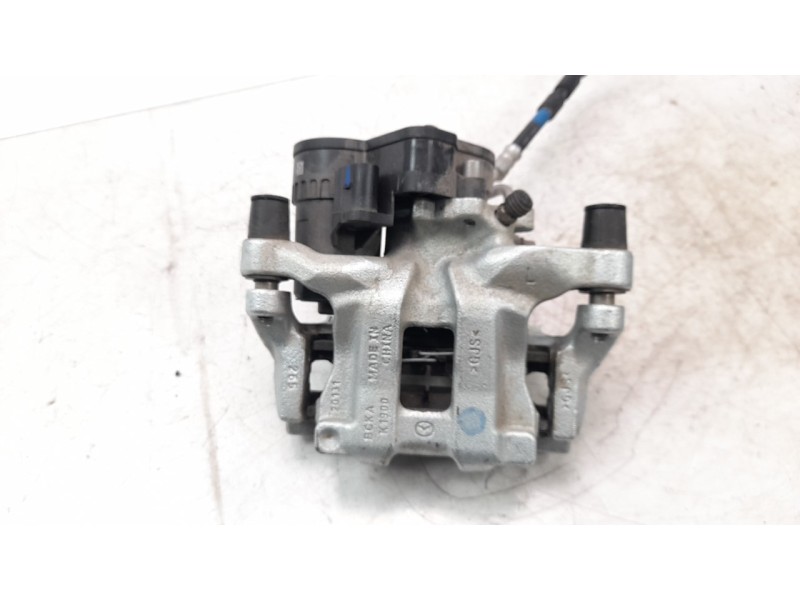 Recambio de pinza de freno trasera izquierda para mazda 3 berlina (bp) referencia OEM IAM BCKA26990B  