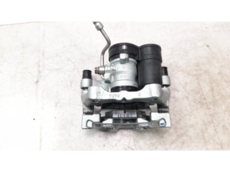 Recambio de pinza de freno trasera izquierda para mazda 3 berlina (bp) referencia OEM IAM BCKA26990B  