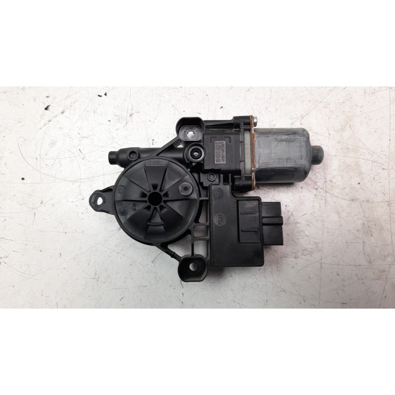 Recambio de motor elevalunas trasero derecho para audi a1 sportback (gba) 1.5 16v tsi act referencia OEM IAM 0130822694  