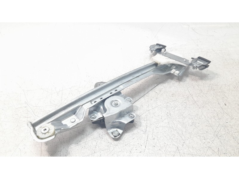 Recambio de elevalunas trasero derecho para ssangyong tivoli urban 4x2 referencia OEM IAM 7332135000  