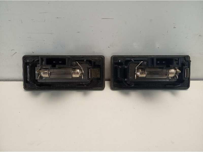Recambio de piloto matricula para audi a4 ber. (b8) e referencia OEM IAM 8T0943021 103F02244960 AD0244350
