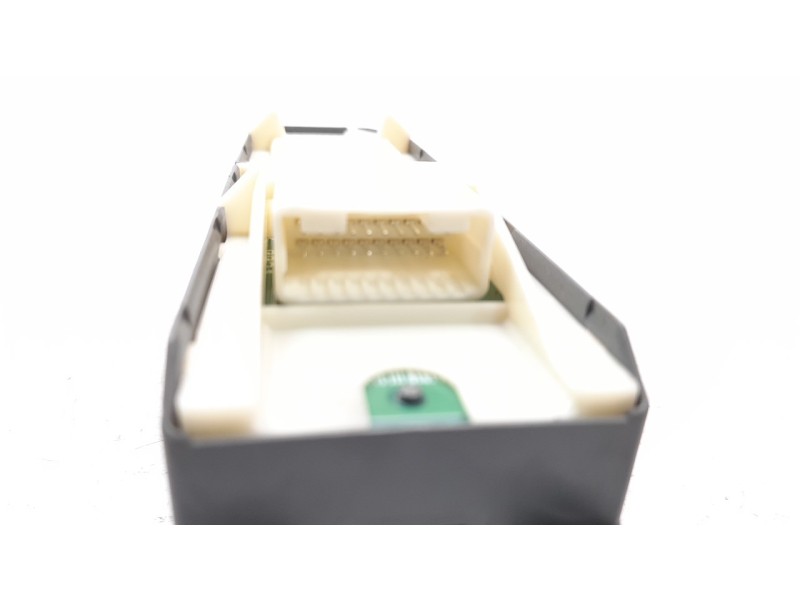 Recambio de mando elevalunas delantero izquierdo para toyota auris active referencia OEM IAM 8404002120  
