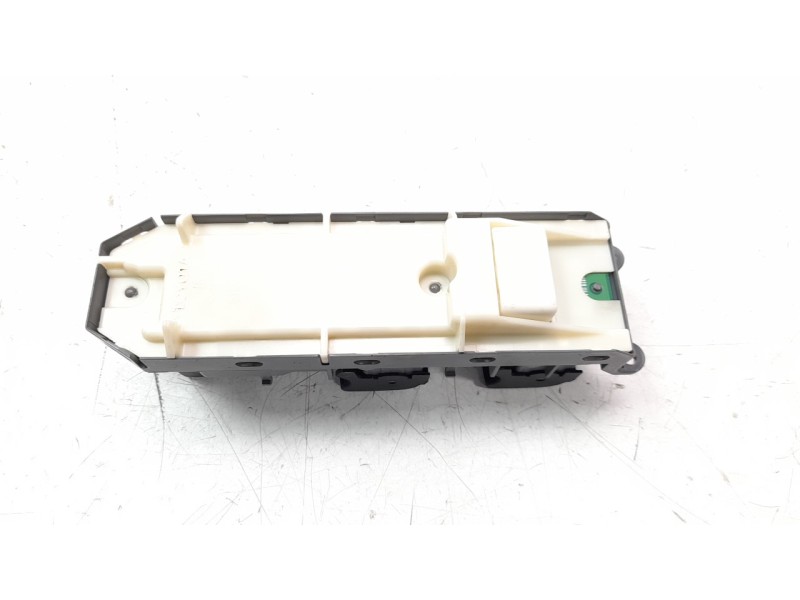 Recambio de mando elevalunas delantero izquierdo para toyota auris active referencia OEM IAM 8404002120  