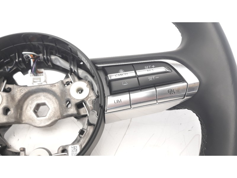 Recambio de volante para mazda 3 berlina (bp) referencia OEM IAM BCKA32982  