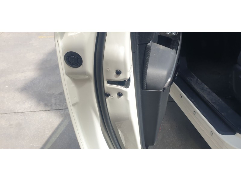 Recambio de cerradura puerta delantera izquierda para ssangyong tivoli urban 4x2 referencia OEM IAM 7121035021  