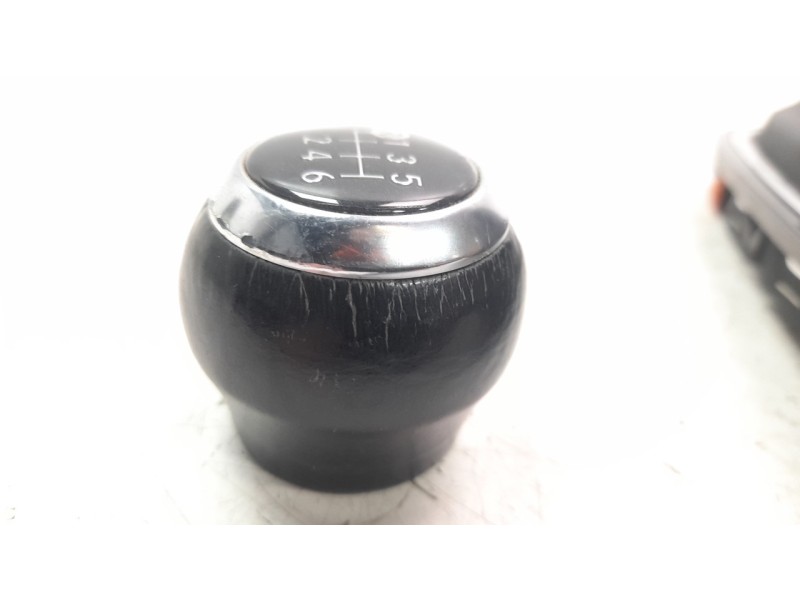 Recambio de pomo palanca cambio para toyota auris active referencia OEM IAM 5884302840  