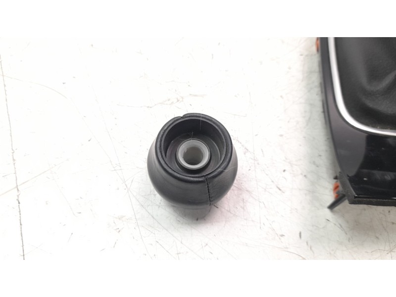 Recambio de pomo palanca cambio para toyota auris active referencia OEM IAM 5884302840  