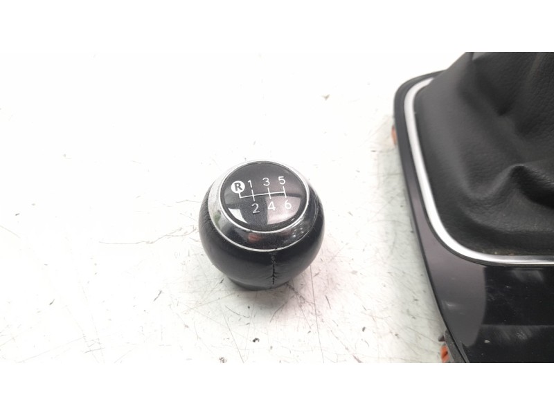 Recambio de pomo palanca cambio para toyota auris active referencia OEM IAM 5884302840  