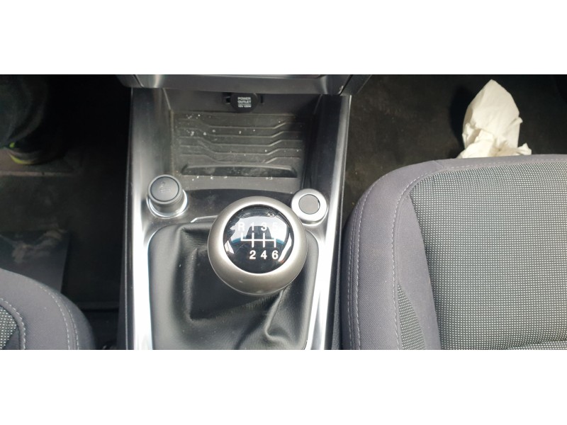 Recambio de pomo palanca cambio para ssangyong tivoli urban 4x2 referencia OEM IAM 3170035000  