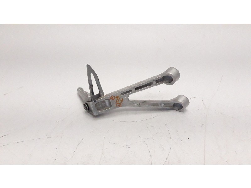 Recambio de estribo para honda cb 650r referencia OEM IAM 50760MKND50  