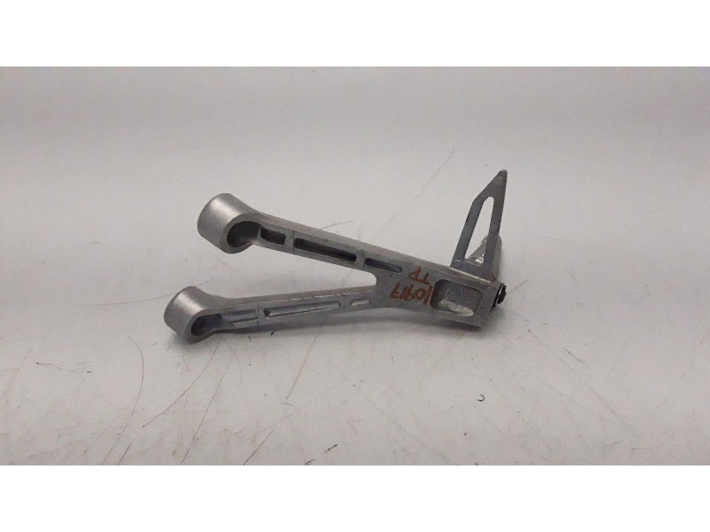 Recambio de estribo para honda cb 650r referencia OEM IAM 50750MKND50  