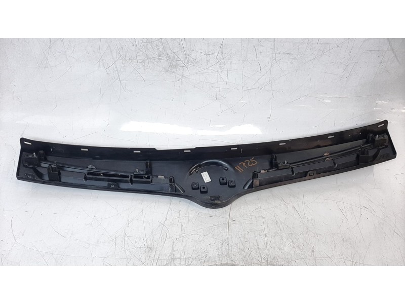 Recambio de rejilla delantera para ssangyong tivoli urban 4x2 referencia OEM IAM 7877135000  