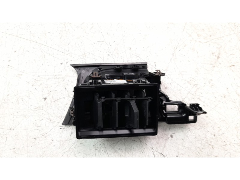 Recambio de aireador central izquierdo para renault captur ii 1.0 tce referencia OEM IAM 687501725R  