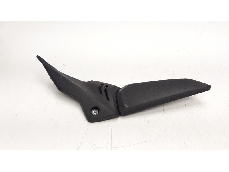 Recambio de moldura para honda cb 650r referencia OEM IAM 83500MKND50  