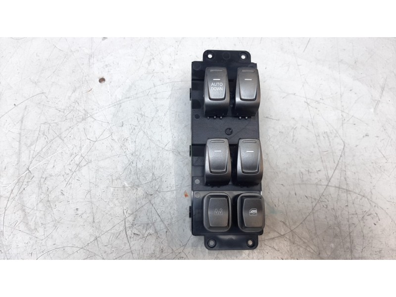 Recambio de mando elevalunas delantero izquierdo para ssangyong tivoli urban 4x2 referencia OEM IAM 8581135200  