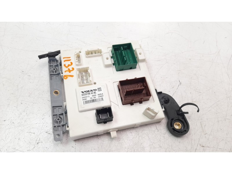 Recambio de caja reles / fusibles para volvo xc60 referencia OEM IAM 32233798AE  