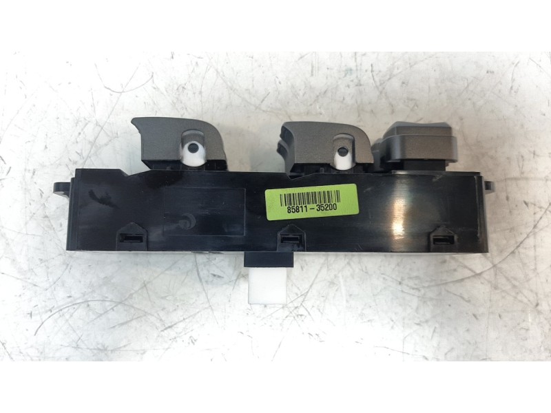 Recambio de mando elevalunas delantero izquierdo para ssangyong tivoli urban 4x2 referencia OEM IAM 8581135200  