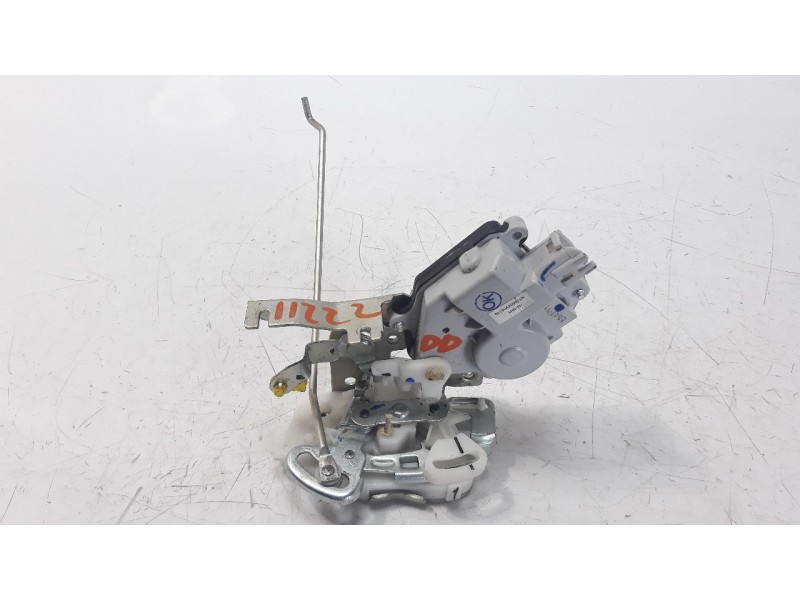 Recambio de cerradura puerta delantera derecha para mahindra kuv 100 2wd nxt referencia OEM IAM 0114DAZ00351N  