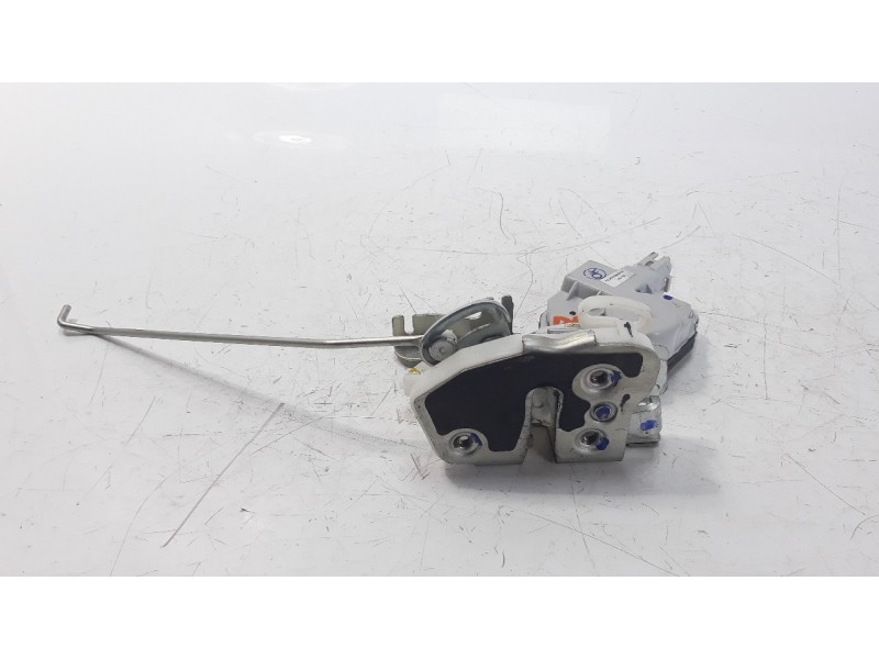Recambio de cerradura puerta delantera derecha para mahindra kuv 100 2wd nxt referencia OEM IAM 0114DAZ00351N  