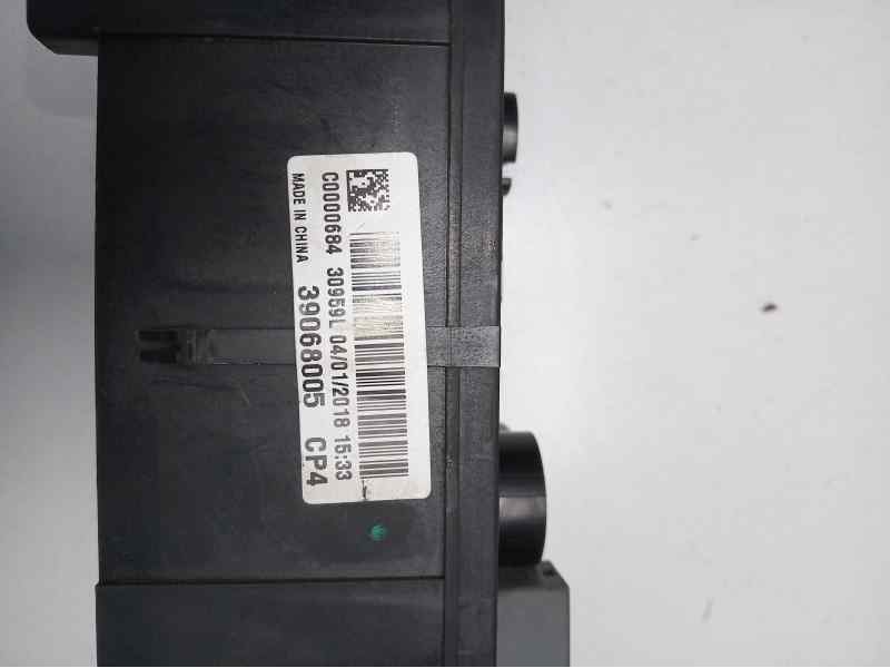 Recambio de caja reles / fusibles para opel corsa e selective referencia OEM IAM 39068005  