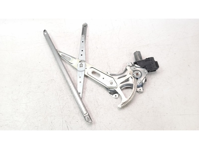 Recambio de elevalunas trasero derecho para toyota prius+ 1.8 16v (híbrido) referencia OEM IAM 8571047160  