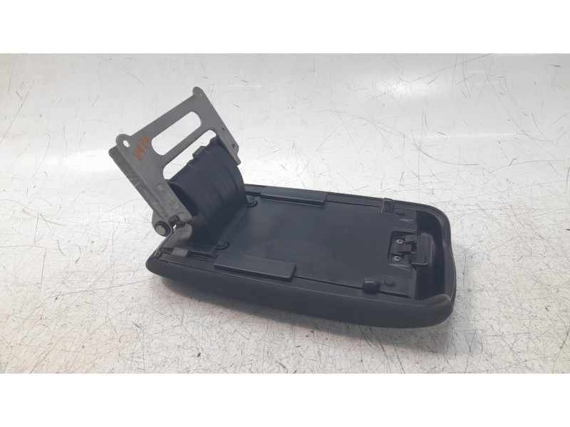 Recambio de apoyabrazos central para toyota corolla (e21) hybrid style referencia OEM IAM 5890502F60C0  