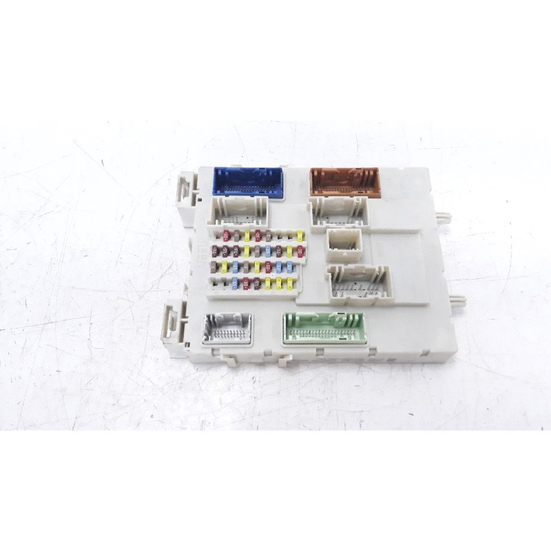 Recambio de caja reles / fusibles para ford kuga (cbs) 2.0 tdci cat referencia OEM IAM 2105374  