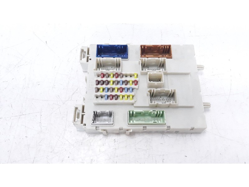 Recambio de caja reles / fusibles para ford kuga (cbs) 2.0 tdci cat referencia OEM IAM 2105374  
