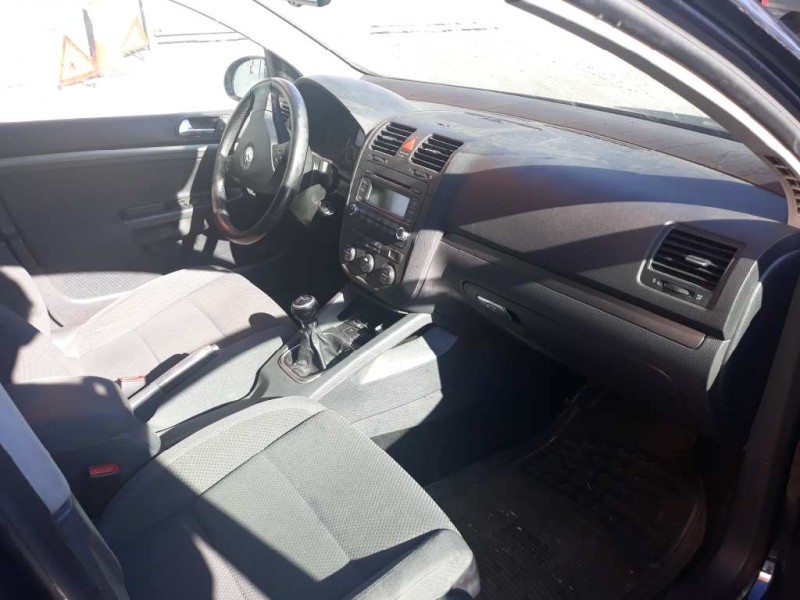 volkswagen golf v berlina (1k1) del año 2006