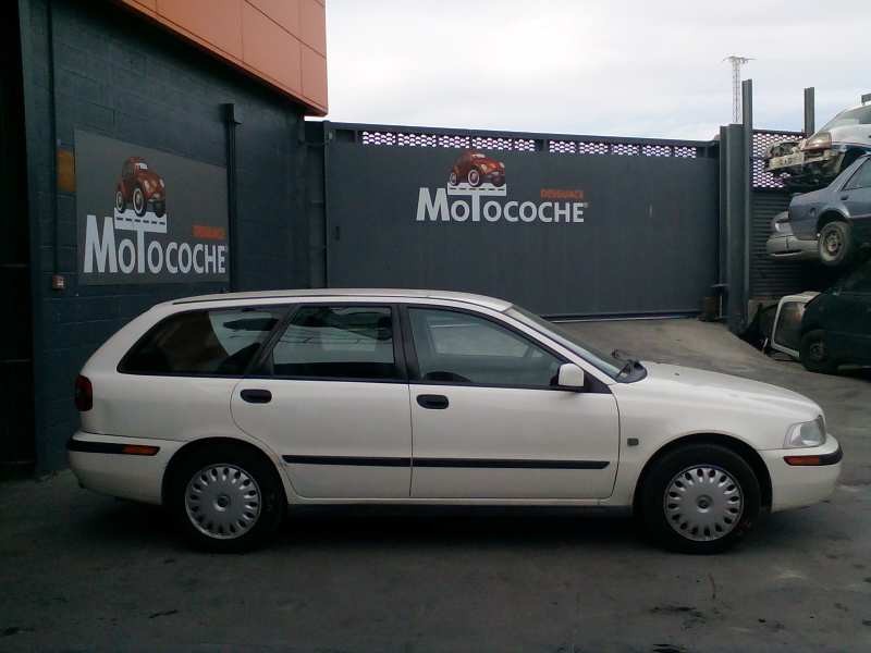volvo v40 familiar del año 2001