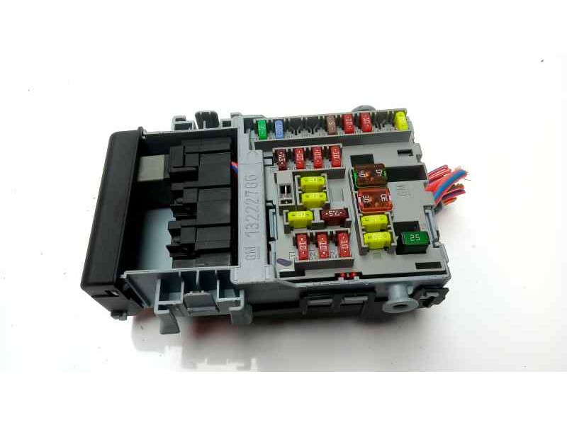 Recambio de caja reles / fusibles para opel astra j lim. selective referencia OEM IAM 13222786  