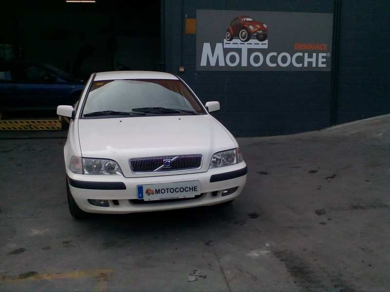 volvo v40 familiar del año 2001