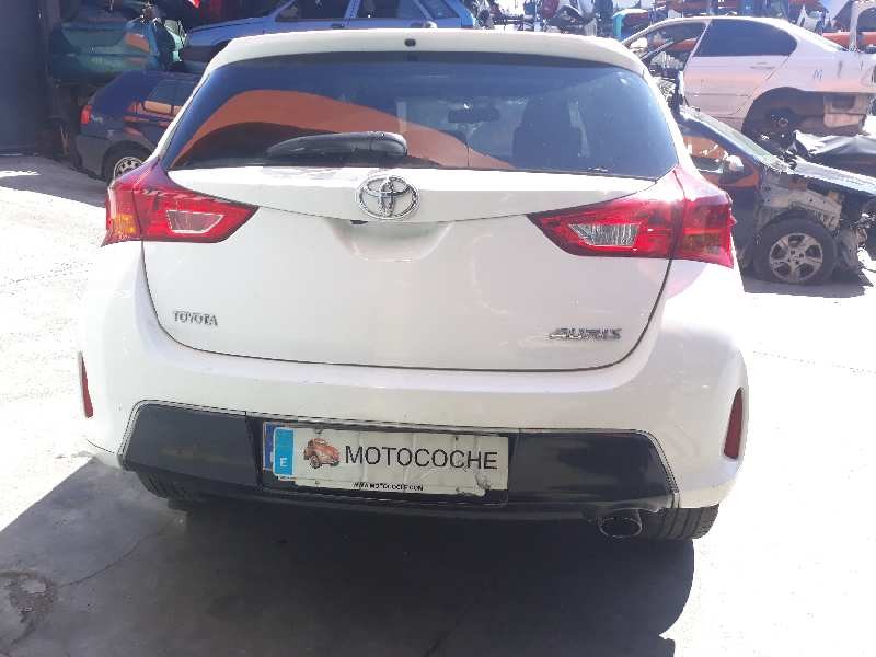 toyota auris del año 2014