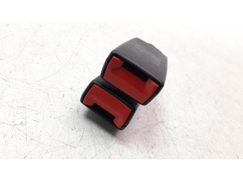 Recambio de enganche cinturon trasero central para volkswagen scirocco (138) 2.0 tsi referencia OEM IAM 8J8857739H  
