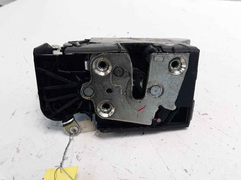 Recambio de cerradura puerta delantera derecha para dacia sandero laureate referencia OEM IAM 825026816R  