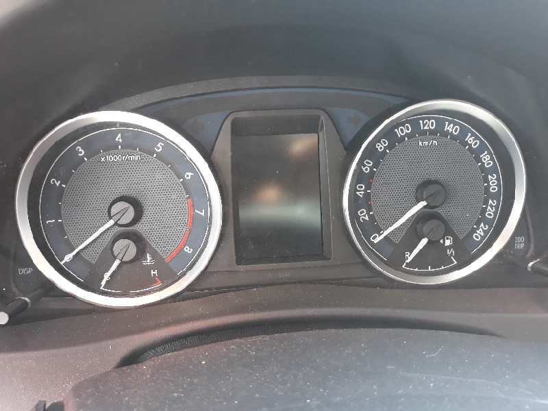 toyota auris del año 2014