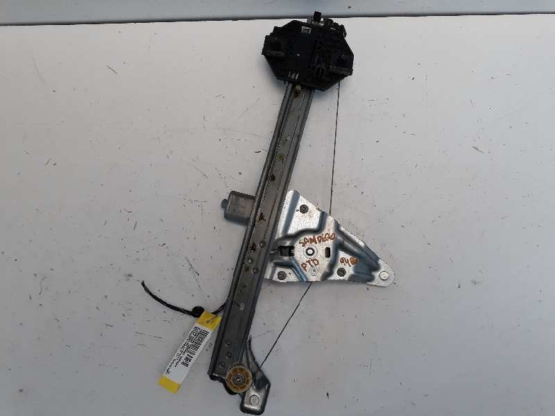 Recambio de elevalunas trasero derecho para dacia sandero laureate referencia OEM IAM 827206057R  