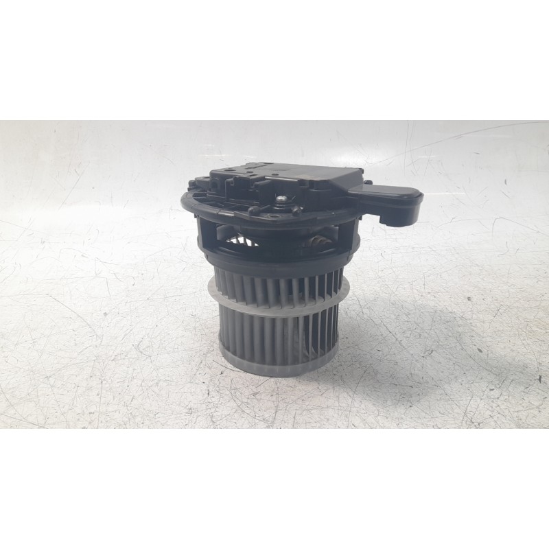Recambio de ventilador calefaccion para toyota corolla (e21) hybrid style referencia OEM IAM 87103F4020  