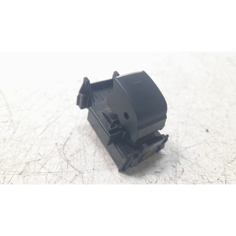 Recambio de mando elevalunas trasero derecho para toyota corolla (e21) hybrid style referencia OEM IAM 8481002250  