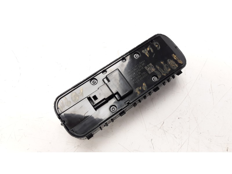 Recambio de mando elevalunas delantero izquierdo para mercedes-benz clase gla (bm 247) 1.3 cat referencia OEM IAM A1679059803  