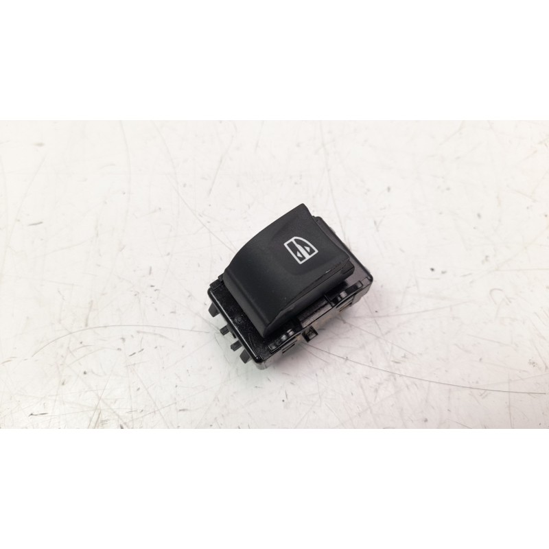 Recambio de mando elevalunas trasero izquierdo para renault megane iv berlina 5p 1.2 tce energy referencia OEM IAM 254214896R IA