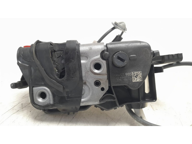 Recambio de cerradura puerta trasera izquierda para citroen c3 1.2 12v e-thp referencia OEM IAM 9812398580  