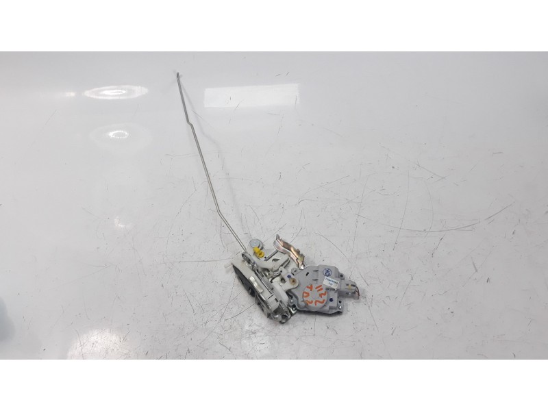 Recambio de cerradura puerta trasera derecha para mahindra kuv 100 2wd nxt referencia OEM IAM 0114DAZ00141N  